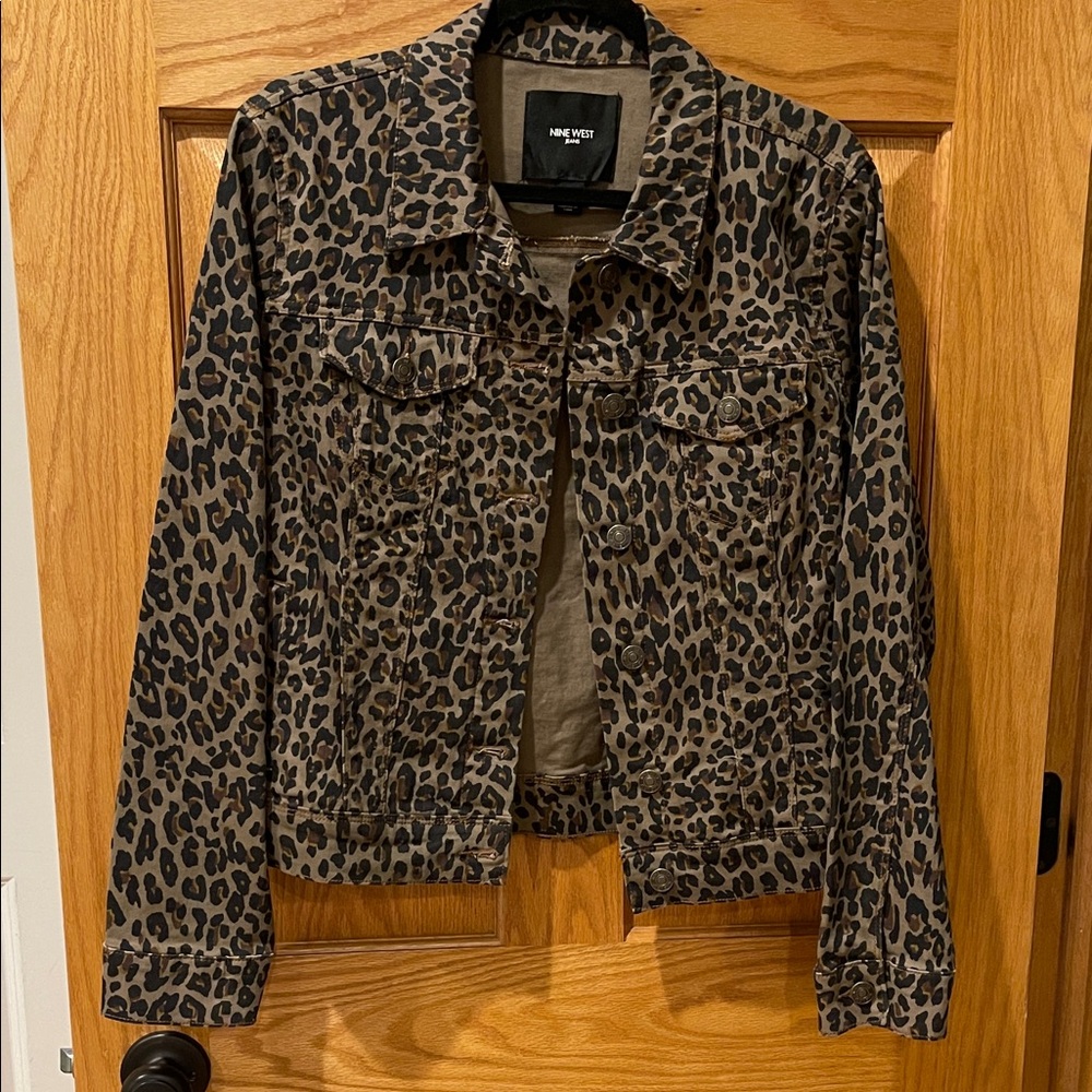 Nine West women’s Large  leopard Jean jacket 
Excellent condition